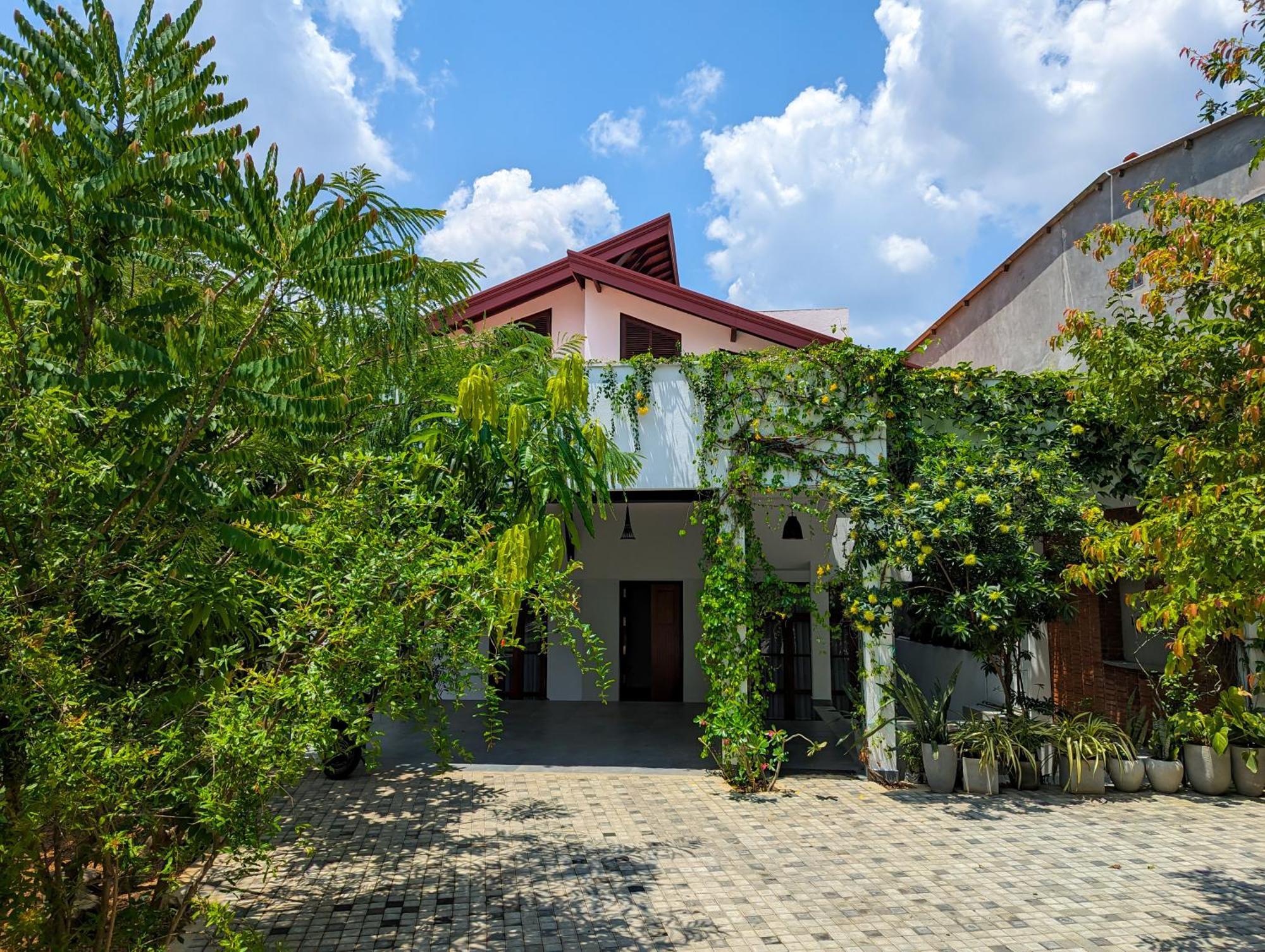 Hotel Livin Lush Luxury Retreat Anuradhapura Exterior foto